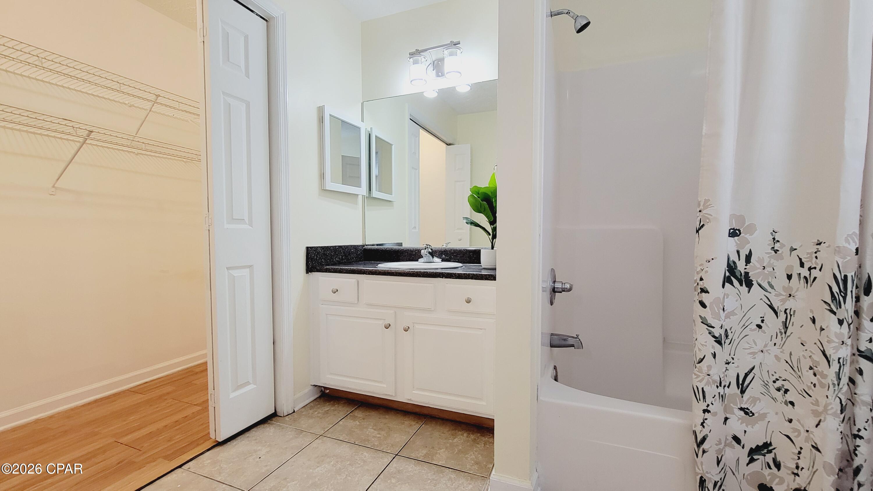 Palm Cove Phase III - Residential Lease