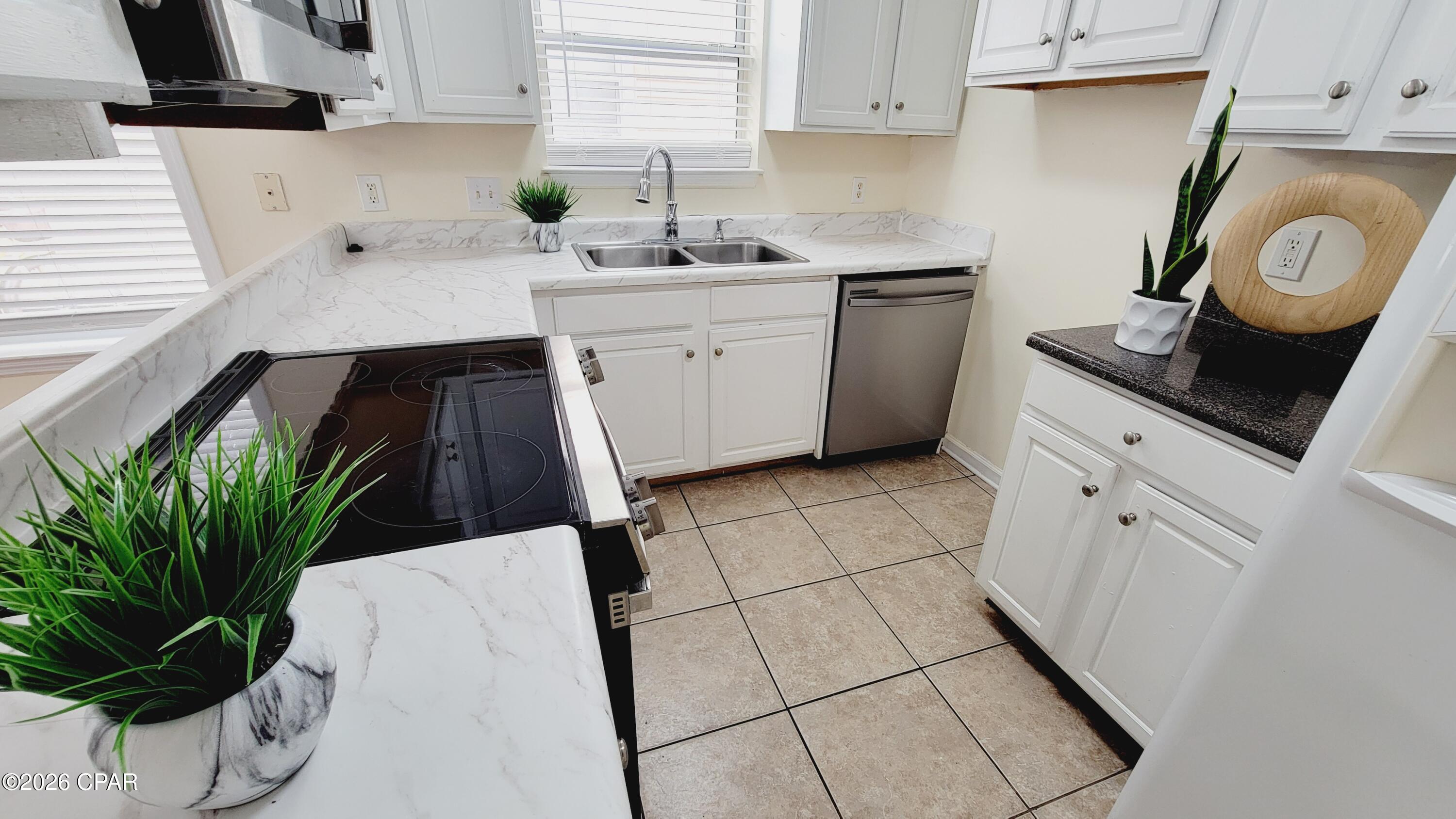 Palm Cove Phase III - Residential Lease