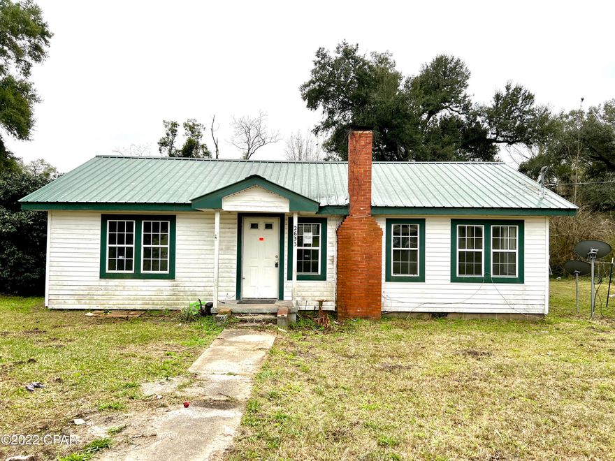 Affordable and move-in ready, this 3/1, 1320 square foot single-family home is located in the heart of Cottondale, Florida half a block from highway 231.  This location is centered between Dothan, AL and Panama City, FL and is a quick 20 minute drive from Marianna, FL to the east and Chipley, FL to the west.  The home is situated on a nearly 1/2 acre lot in a quiet neighborhood.  Book your tour today and get it locked in before it's gone!