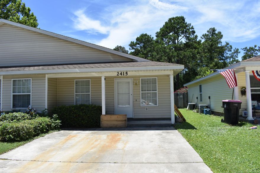 Cute 2 bedroom 1 bath end unit in triplex.  Located on east end of beach. Dishwasher, Fridge with icemaker, w/d hook up. No pets please.

Home is on self show.  Copy this link to your browser to schedule a showing at your convenience.  https://secure.rently.com/properties/375246