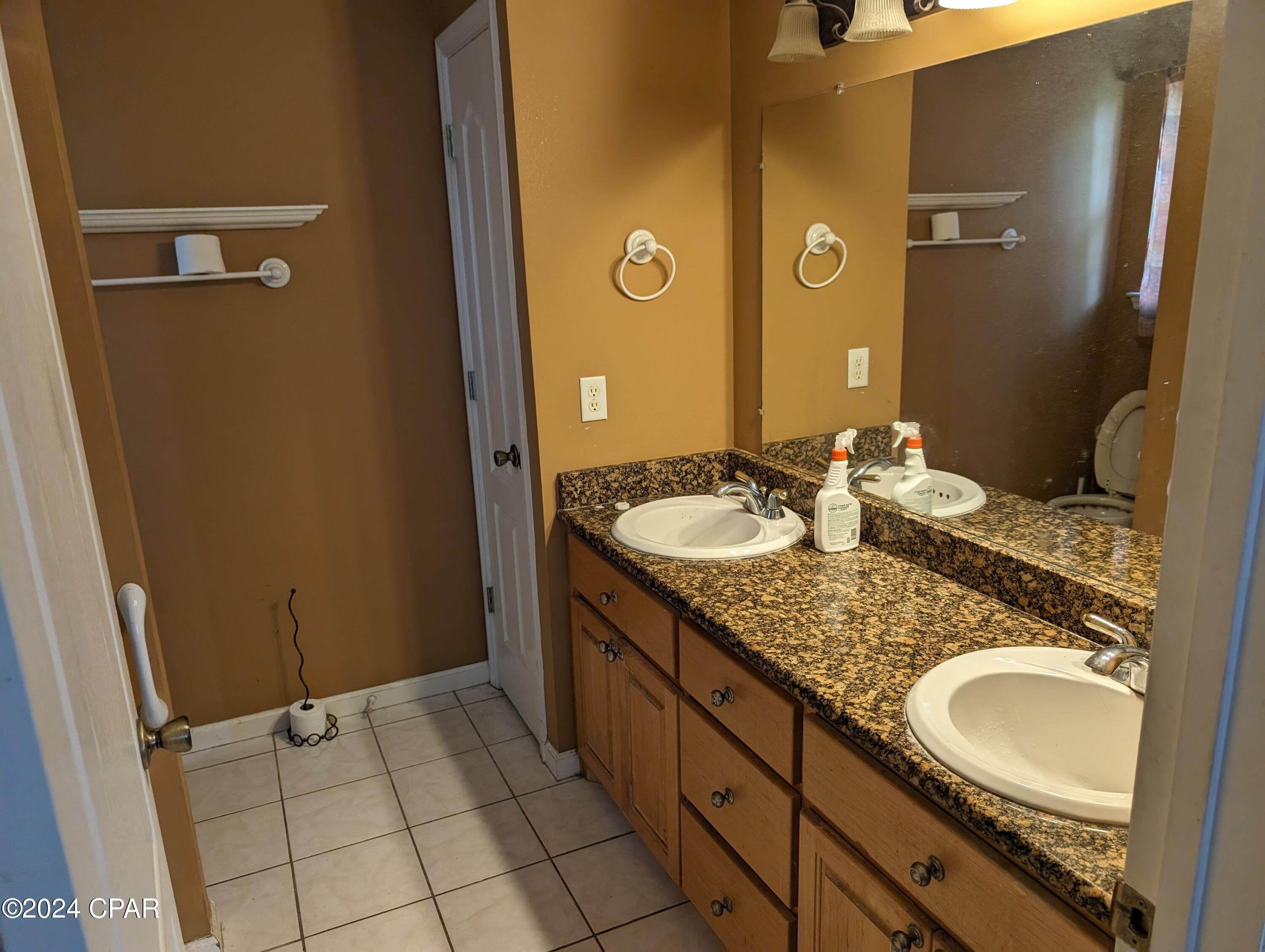 Hutchison's 2nd To Bahama Bch - Residential