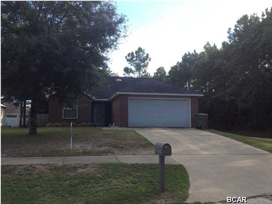 This is a move-in-ready home. Original owners have taken good care of this home since they first bought it new. You'll see the pride of ownership when you walk through the front door. Close to Hwy 231, 77, Baldwin Rd. make it easy to get anywhere in town quickly. The large family room with it's gas fireplace and the cozy kitchen/breakfast room are very inviting. At this price point the house should sell very quickly. Please make arrangements to see it soon. The homeowner is offering a one-year American Home Shield Warranty for buyer peace of mind.