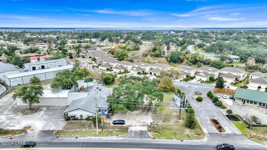 Prime C3-zoned property with approx. 290 feet of road frontage! Versatile space featuring open rooms and office space, formerly a restaurant with a layout ready for your vision. It is ideal for businesses seeking a strategic location with ample visibility. Explore the possibilities and make this space yours!