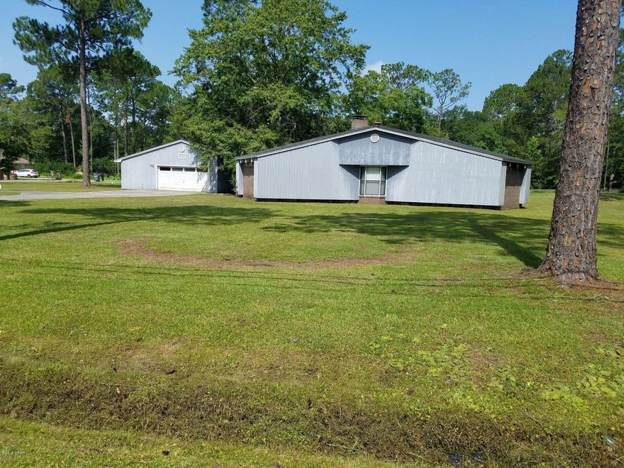 HOME HAS BEEN DRASTICALLY REDUCED. HURRICANE AND TENANT DAMAGE.ANY ''REASONABLE OFFERS SERIOUSLY CONSIDERED''. NEEDS WORK. LARGE CORNER .91 ACRE CORNER LOT.  OVERSIZED 2 CAR DET. GARAGE HAS ADJOINING APT. AGE OF WELL LES THAN 18 MONTHS AND AGE OF SEPTIC LESS THAN 6 YRS.   CLOSING WILL ''PROBABLY'' TAKE NEAR 30 DAYS.