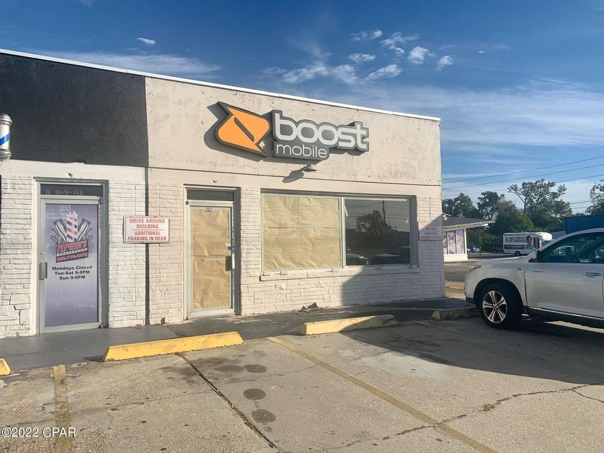 High visibility retail or office space. Located near the busy intersection of Highway 98 and Jenks Avenue. Enjoy excellent exposure surrounded by ongoing development. Additional parking available in back of property.