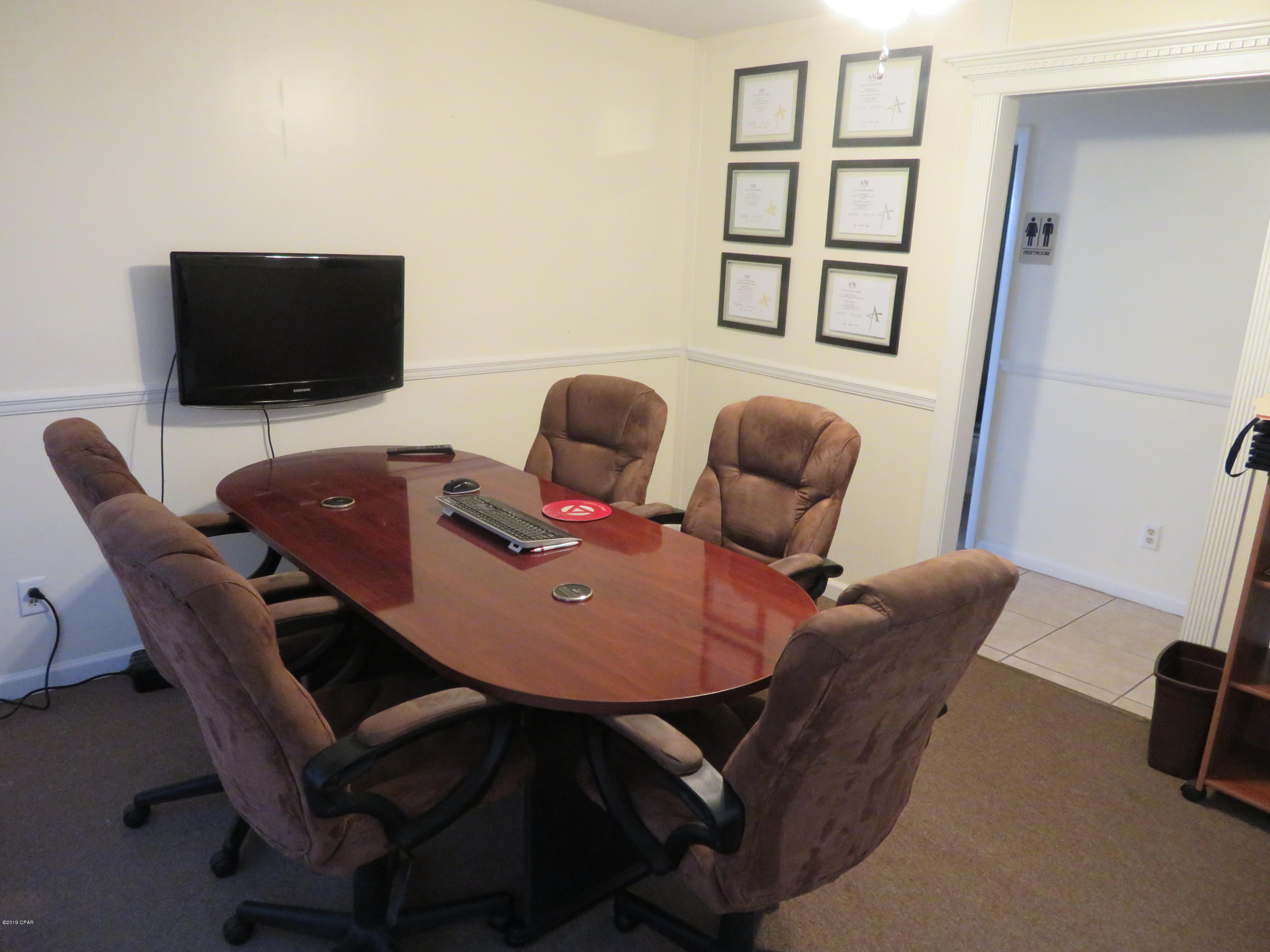 Laguna Beach Estates 8th Add - Commercial Lease