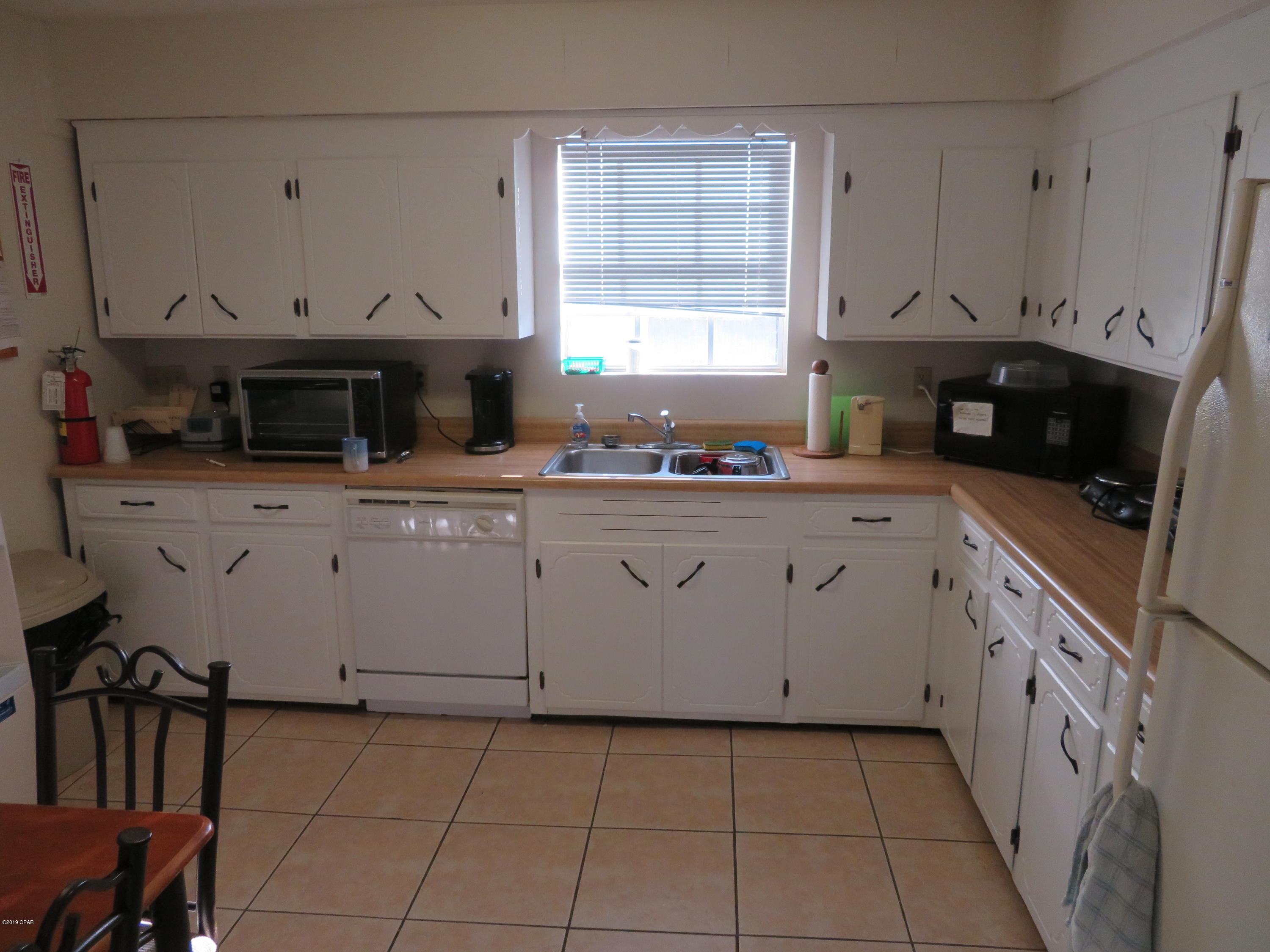 Laguna Beach Estates 8th Add - Commercial Lease