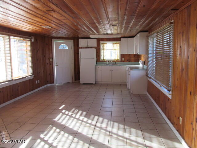 Bahama Heights - Residential Lease