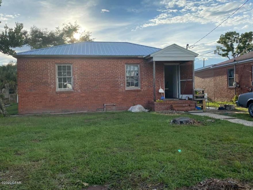 Want to live in the St Andrews area??? Cute brick Florida Cottage 2/1 New Roof.. in need of repairs..Seller say do not bring any offers first $60,000 gets it they are not moving on price.