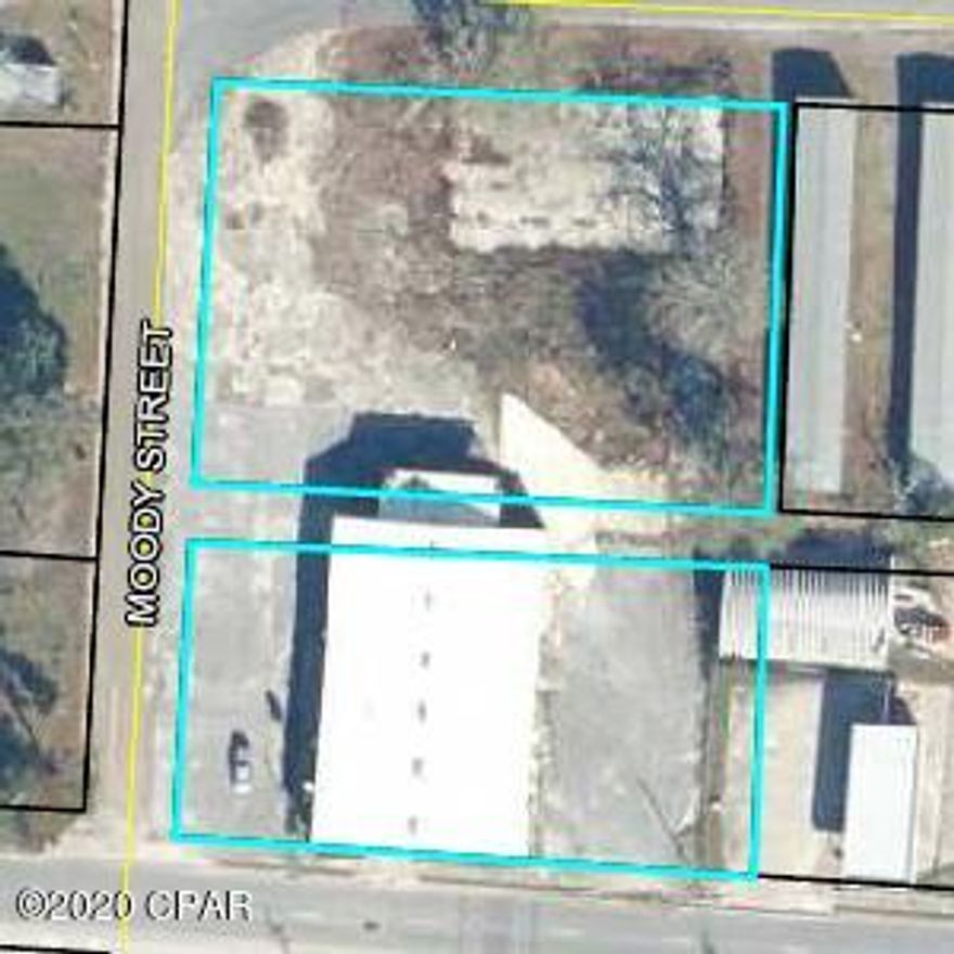 CURRENTLY UNDER CONTRACT, SELLER ACCEPTING BACKUP OFFERS 9640 sq ft of potential.  At one time the biggest Chevy dealership in Bonifay.  Could be used for many things.  A must see for a great investment.