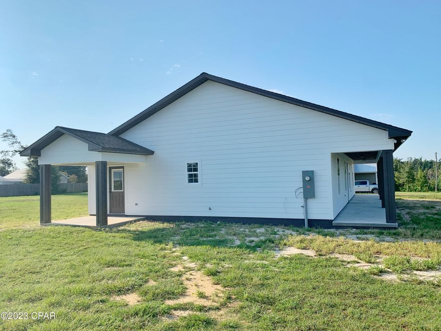 NEW CONSTRUCTION!  Enjoy small town living in a beautifully constructed new home.  This home will feature split bedroom 3/2 with open floor plan, vaulted ceiling, large master bedroom with en-suite bath, laundry and a large 6' X 50' front porch.  Tray ceiling in the Master Bedroom and high-end vinyl plank flooring.