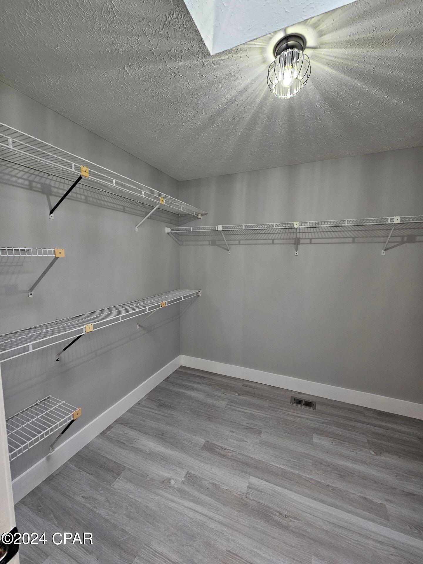 Kings Point Harb. U-1 - Residential Lease