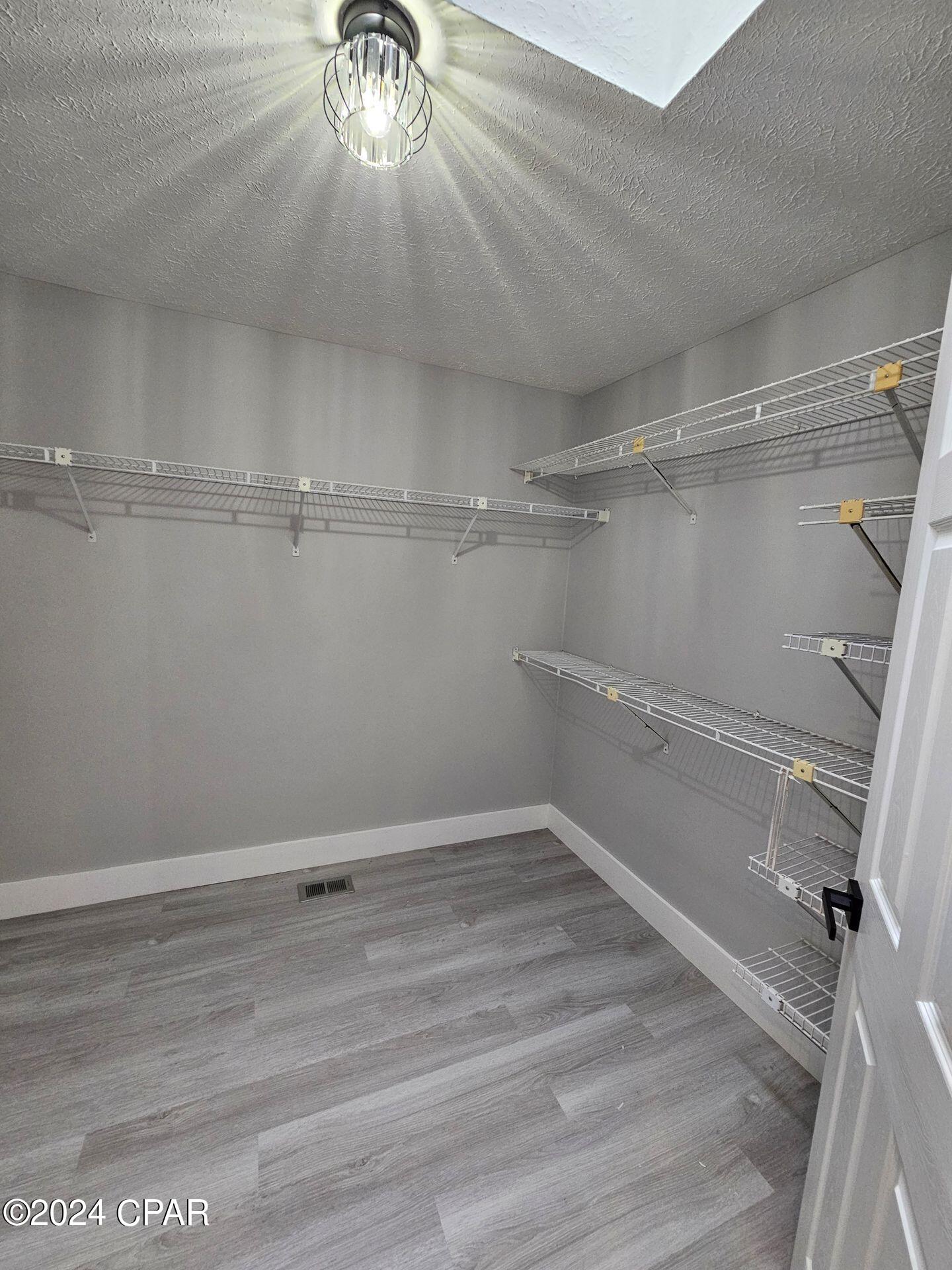 Kings Point Harb. U-1 - Residential Lease