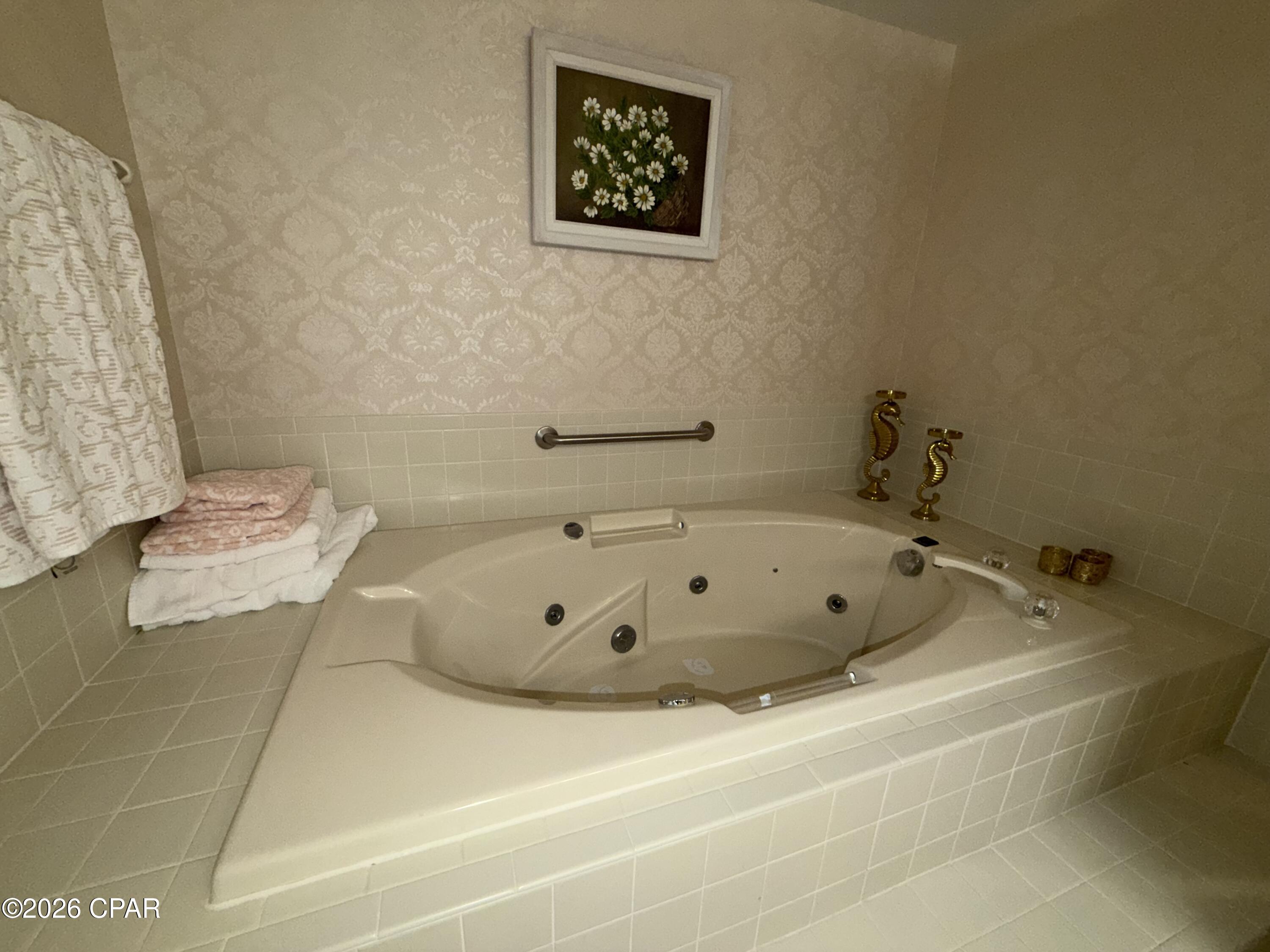 Summerwinds Condo - Residential