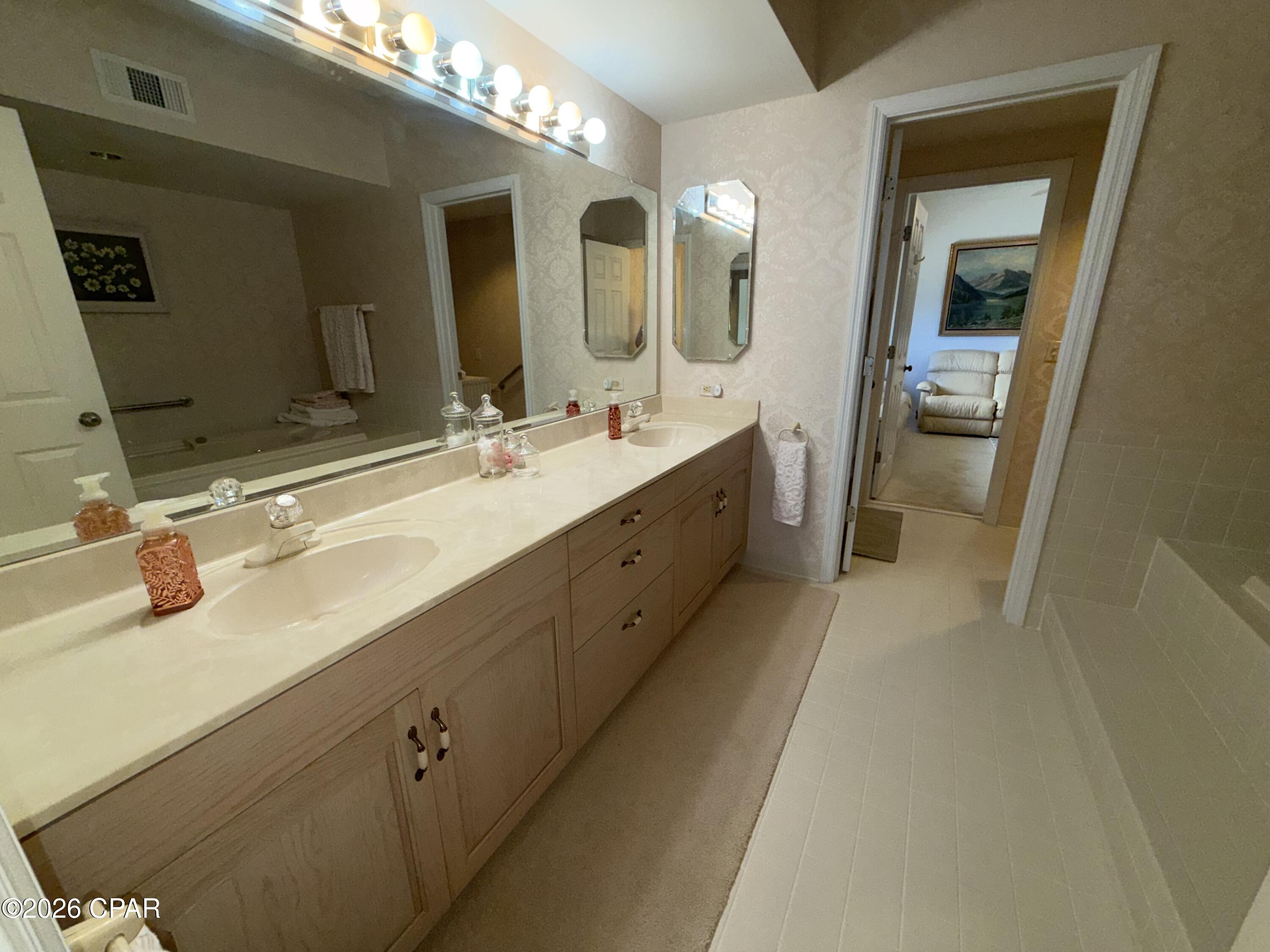 Summerwinds Condo - Residential