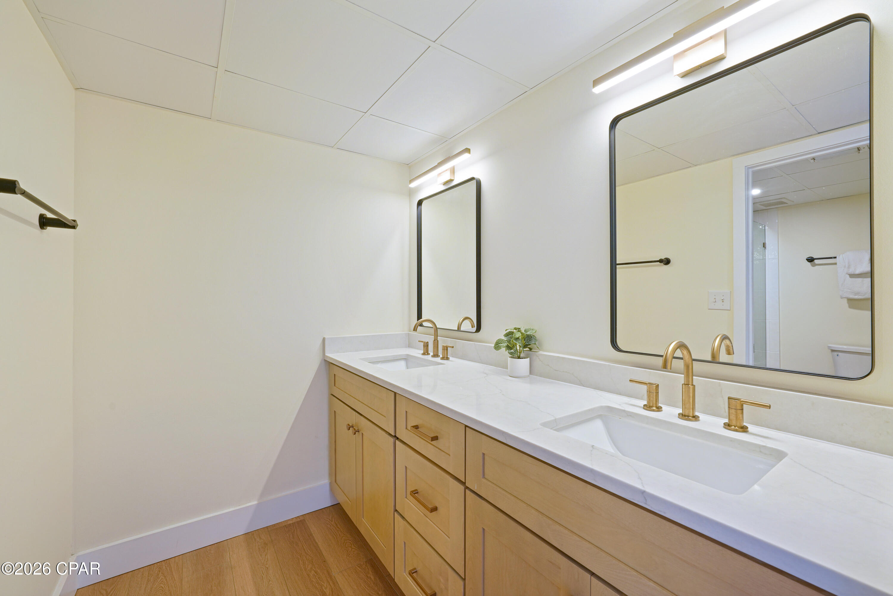 Long Beach Towers I - Residential