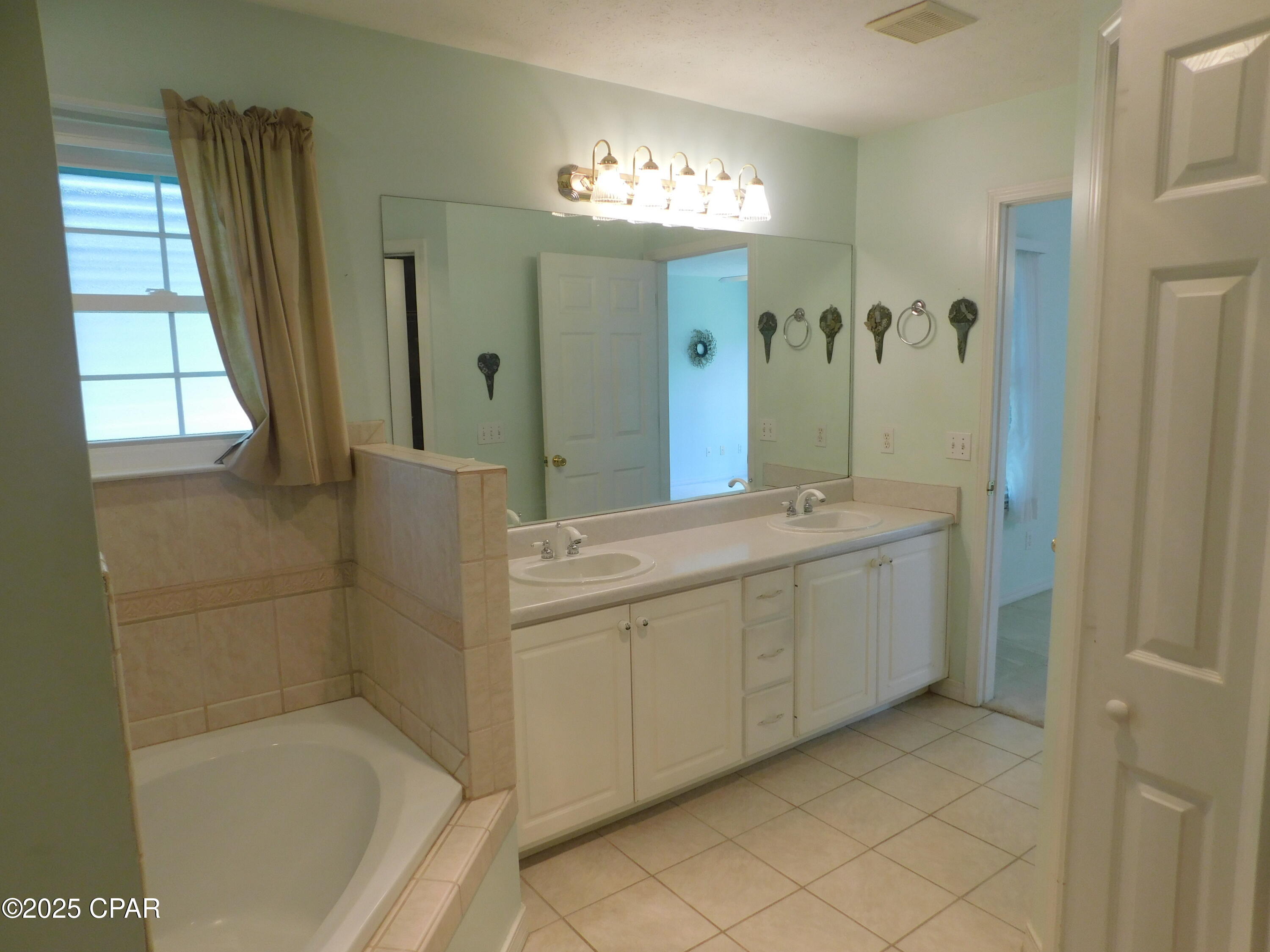 North Lagoon Oaks 8th Add - Residential