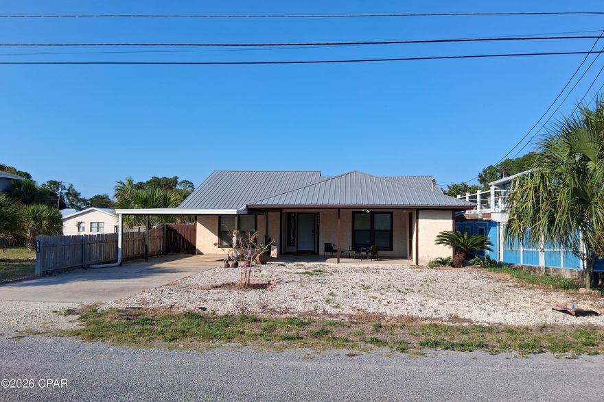 Welcome to the Beach! This is a beautiful house on Beach Drive that allows Short term rentals and no HOA. It is completely furnished and ready for you to rent and make some money! Spring is here and vacationers are coming to the beach.
It is absolutely beautiful. Just a short walk to the Beach!