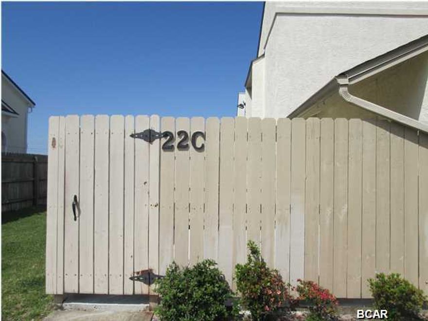 2 Bedroom/2 Bath Loft unit in the Gated Resort Community of Horizon South. Unit has been freshly painted and features new carpet and enclosed patio. 4 POOLS, KIDDIE POOL, TENNIS, MINIATURE GOLF, SHUFFLEBOARD are just a few of the amenities this resort complex offers!! This is a Fannie Mae HomePath property. All information is taken from public records. If important to buyer, please verify.