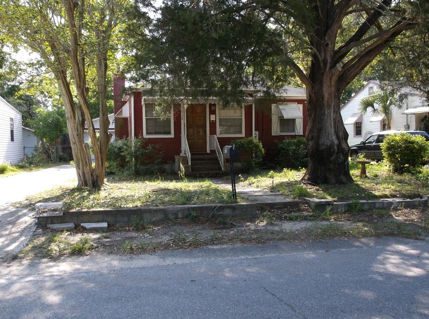 This is a nice home in St. Andrews with a detached, 1-car garage, dining room, eat-in kitchen, central heat & air, stove, refrigerator, dishwasher, washer & dryer connections, gas water heater.  Available to see by appointment/move in date is negotiable.  Please no pets