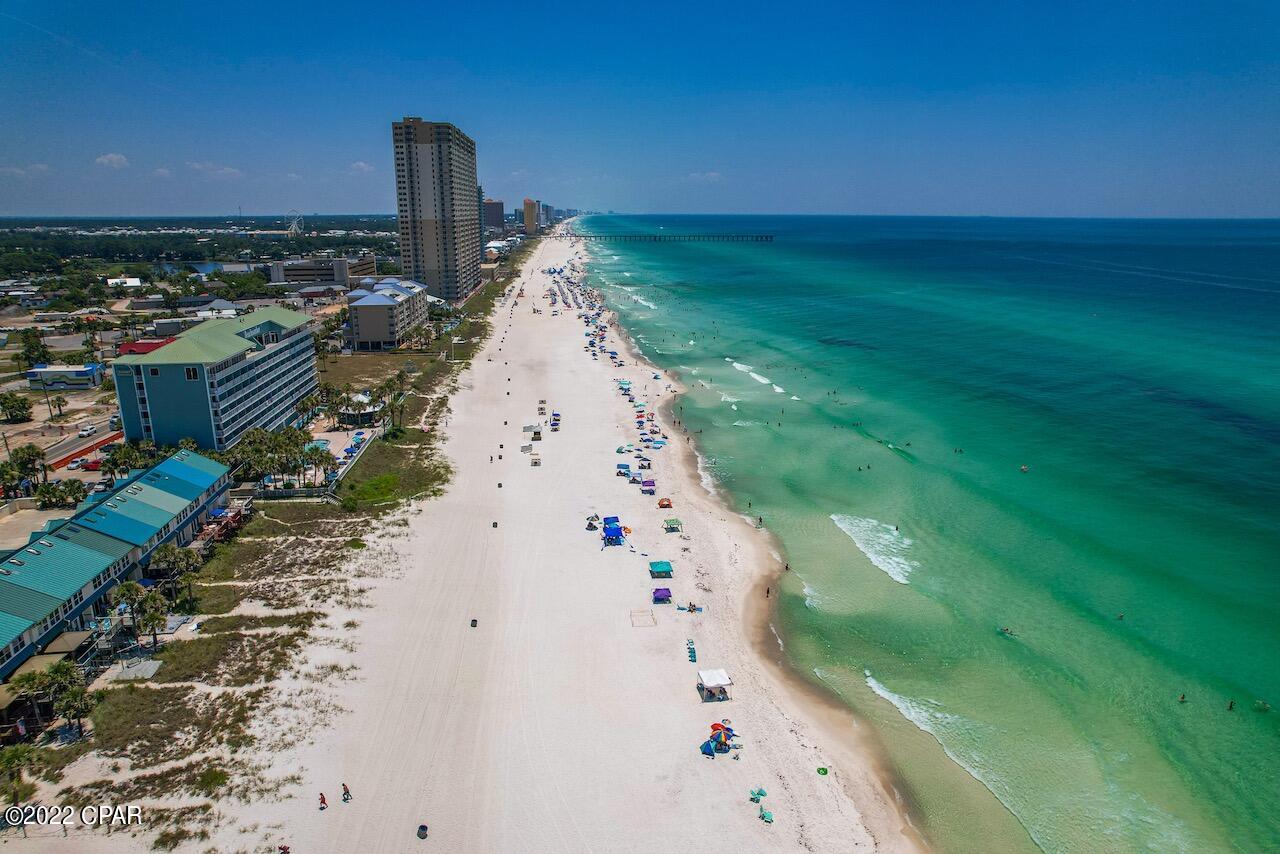 El Centro Beach - Land