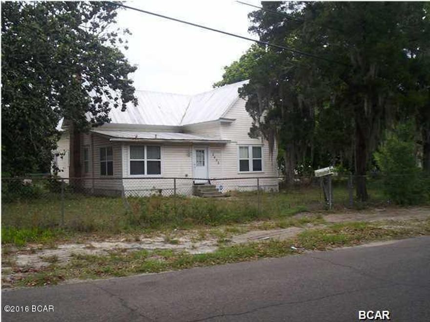 Short walk to St. Andrews Bay in the Trendy Historical Part Of Town. Centrally located and has become the desired location for remodeling and restoration projects. This home has had updates to the electrical, plumbing, windows, kitchen cabinets & deep sinks. Sturdy 5/8 inch tongue & groove wood floor underneath. Very large corner lot (3 lots totaling .636 acres.) with mature hardwood trees. Effective year 1965. If you're looking for a  Vintage Home remodeling project close to the water, dining, and entertainment.....you've found it!