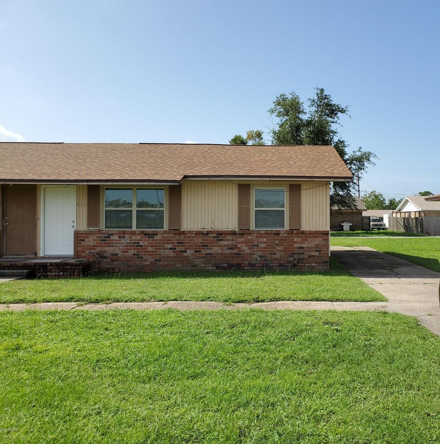 Very nice, completely remodeled 3 bedroom/2bath duplex.  Conveniently located just off 23rd st.  Easy access to the beach or town. Near GCSC and FSU-PCC All new appliances.  New Carpet, paint, vinyl plank flooring.  MUST SEE!!