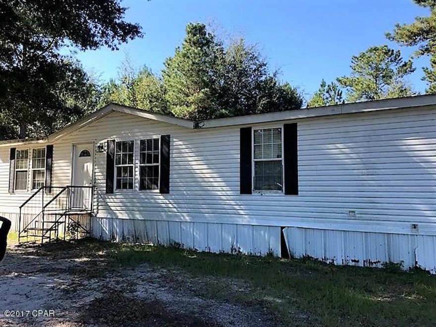 4 bedroom 2 bath mobile home in need of TLC but huge potential for either the investor or homeowner alike.  This is country life at this finest!! Centrally

located just off of Old Transfer Rd and FL-71 easy access to schools,

shopping, dining and more!!