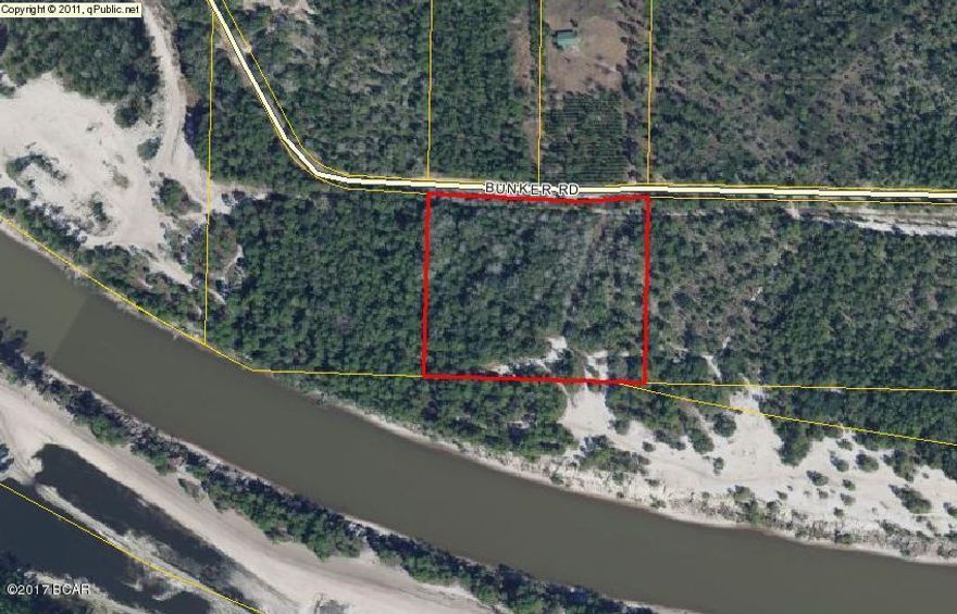LOOK RIGHT AT THE INTERCOASTAL! LIVE RIGHT ON THE INTERCOASTAL - THERE'S A POWER POLE ON SITE. THIS WOUD MAKE A WONDERFUL HOMESITE. PLENTY OF LAND AND A GREAT LOCATION.