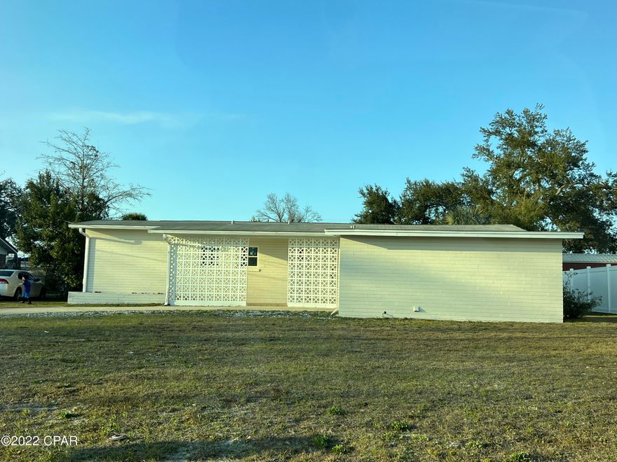 Remodeled 3 Bedroom, 2 Bath with Florida Room. New Appliances, New Carpet, Quartz Countertops, New Kitchen Cabinets.