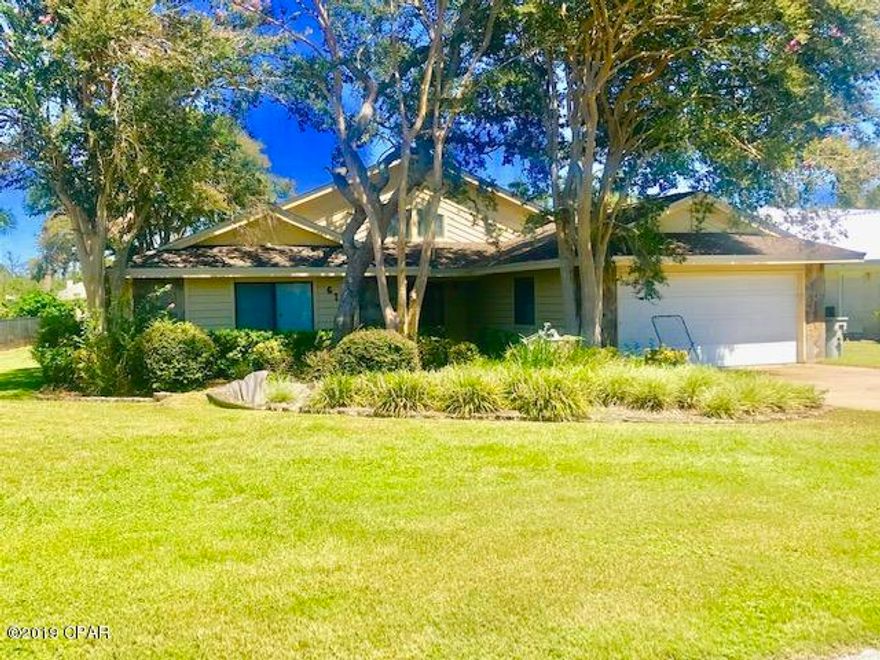 Priced to sell this will not last long! Lovely 3/2 split bedroom plan in Bay Point  overlooking the golf course & in a gated community! 3400+ Sq Ft enough space for everyone! High ceilings and bright/airy feel is perfect for entertaining. Large kitchen w/ tile, stainless steel appliances, double oven, cooktop stove & eat-in kitchen area. Formal dining room, large walk-in pantry. Master retreat has an additional 8' x 8'2'' sitting/work with separate shower, tub & double vanity. Bonus Room has hardwood and is surrounded with windows for a perfect golf course view! There is also an additional 10'7'' x 12'6'' space in bonus area which can be easily converted to a 4th bedroom/hobby room. The options are endless! See the virtual tour https://my.matterport.com/show/?m=kmzgWrLk64E&brand=0