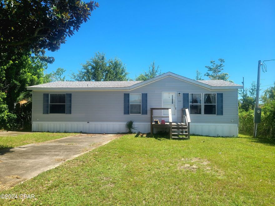CURRENTLY UNDER CONTRACT, SELLER WILL CONSIDER BACKUP OFFERS 
This centrally located 2003 manufactured home offers great potential and just needs a little TLC. The roof, replaced following Hurricane Michael, ensures reliability for years to come. With a little effort and personal touch, this property can become a comfortable home or a smart rental investment. The subflooring has a few soft spots and it needs a little updating. The prime location and great price adds to its appeal, making it an excellent opportunity for buyers and investors alike. Don't miss the chance to transform this gem into a delightful living space. Sizes are approximate, buyer to verify all info.