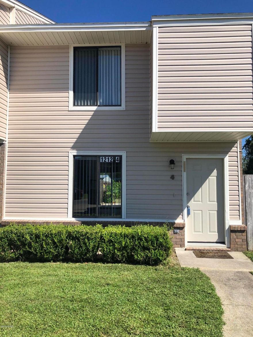 'CURRENTLY UNDER CONTRACT, SELLER ACCEPTING BACKUP OFFERS' Centrally located townhouse. large back yard, 2 bedroom 2 bath.  Covered Back Porch. Large Utility Room off the Kitchen. New Hot Water Heater Oct. 2020. Clean and ready to view. Roomy and Open  Floor Plan downstairs.  Call for your showing appointment . Tall fence posts mark the back corners of the property. and stake with orange flag on the side marks side boundary of yard.