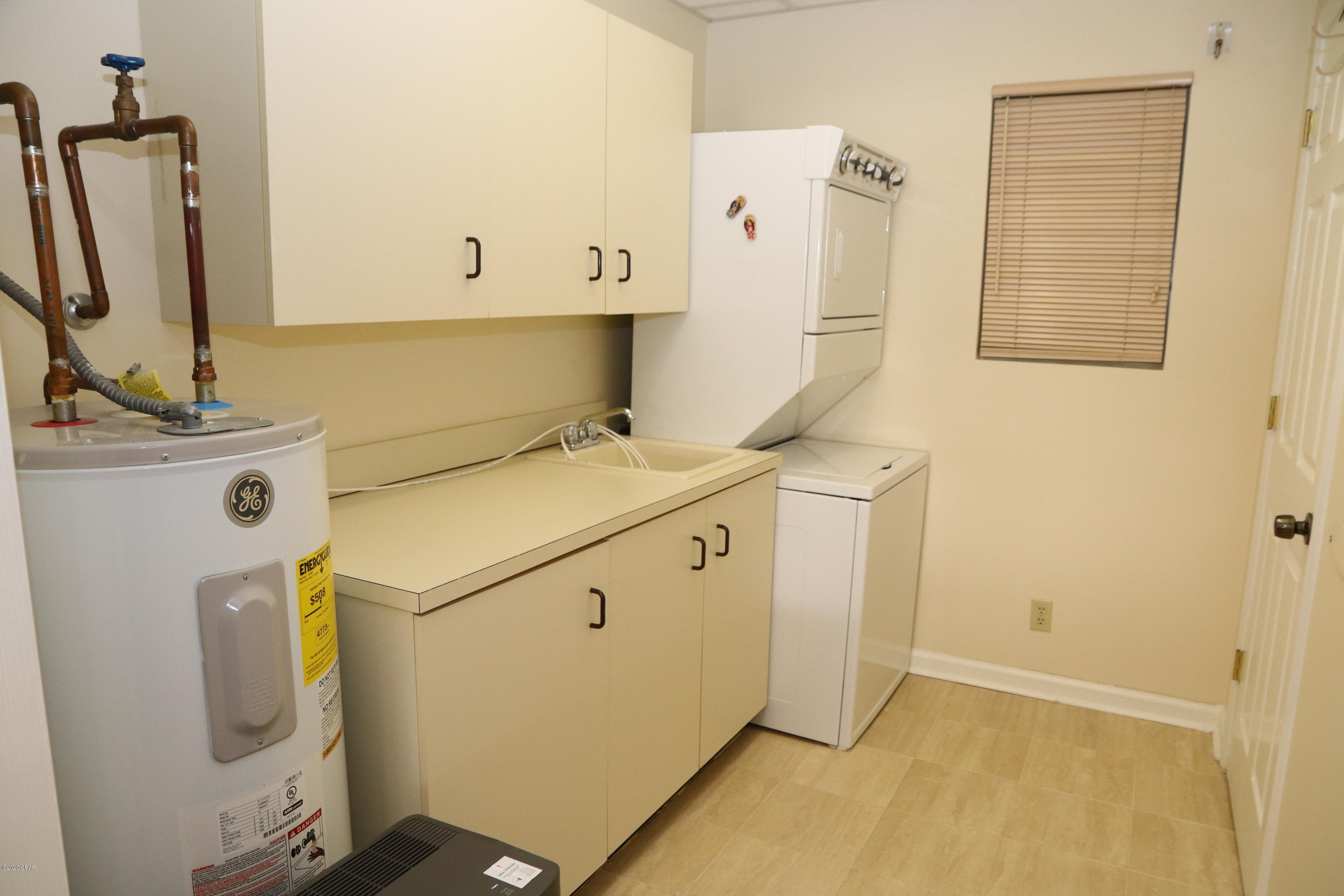 Summerwinds Condo - Residential