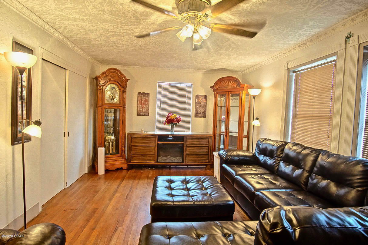 [No Recorded Subdiv] - Residential