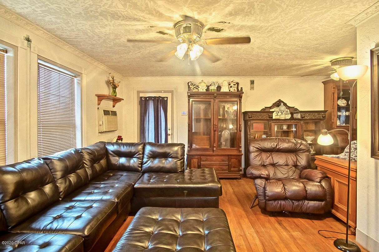 [No Recorded Subdiv] - Residential