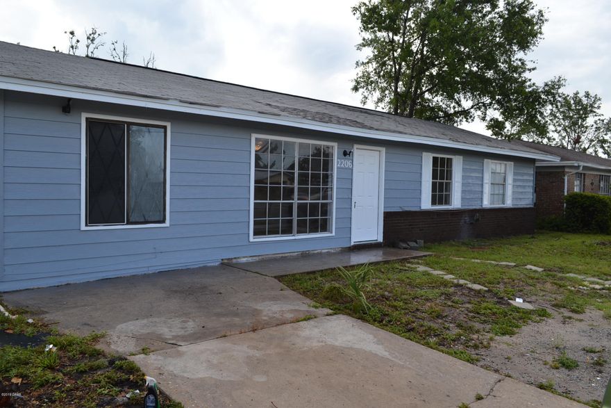 Centrally located, only a short drive to Panama City Beach! 3 bedroom, 1 bath home. Home features  kitchen with plenty of cabinet space,  spacious den, extra storage space, enclosed back porch/patio area, and in ground pool.