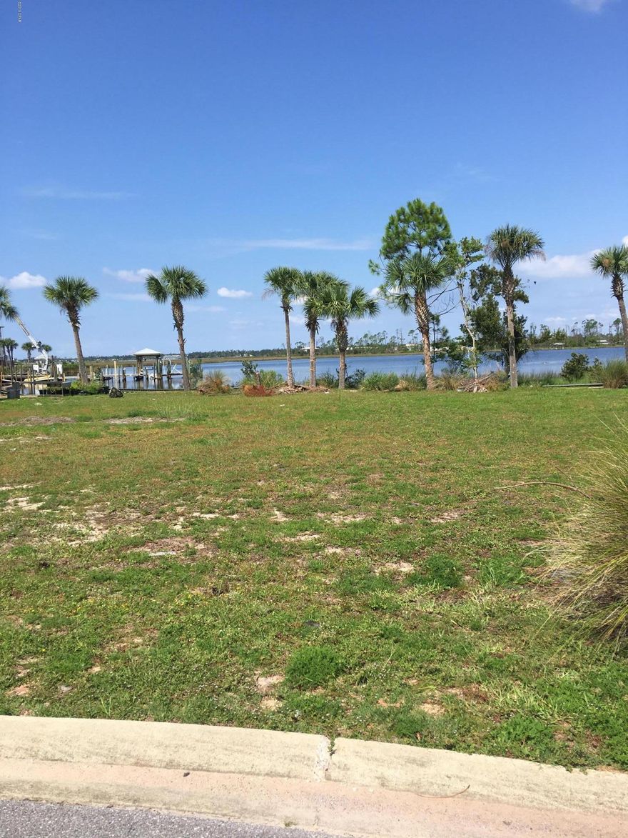 Come build your dream home on the water! Surrounded by beautiful executive homes, this is your perfect chance to own a gorgeous piece of property within a gated community!  HOA includes lawn care at your home, grounds, and the water and electric at your assigned boat slip. Special assessments have already been paid. Sellers are motivated to sell!!!

The dock has been repaired and is now ready for your boat!