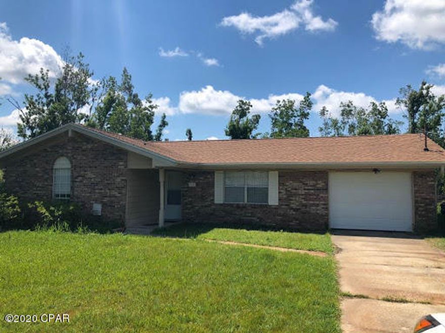 SUPER NICE 3/2 IN SPRINGFIELD  breakfast bar, pantry. Large back yard. One car garage with new auto garage door. Washer/dryer hook-up. Pets nego with pet deposit. Call office for details. 1 yr lease.