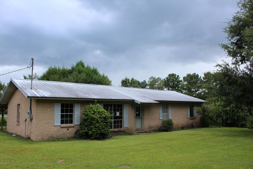 Brick home on 1.47 acres, 3 Bedroom/ 1 1/2 Bath and over 1500 sf under H/A !  Home just needs some TLC. Home is close to Marianna schools, shopping, doctors and all amenities. **This is a SHORT SALE**

Home is being Sold ''As Is, Where Is''.

All measurements are approximate and should be verified by buyer if important.