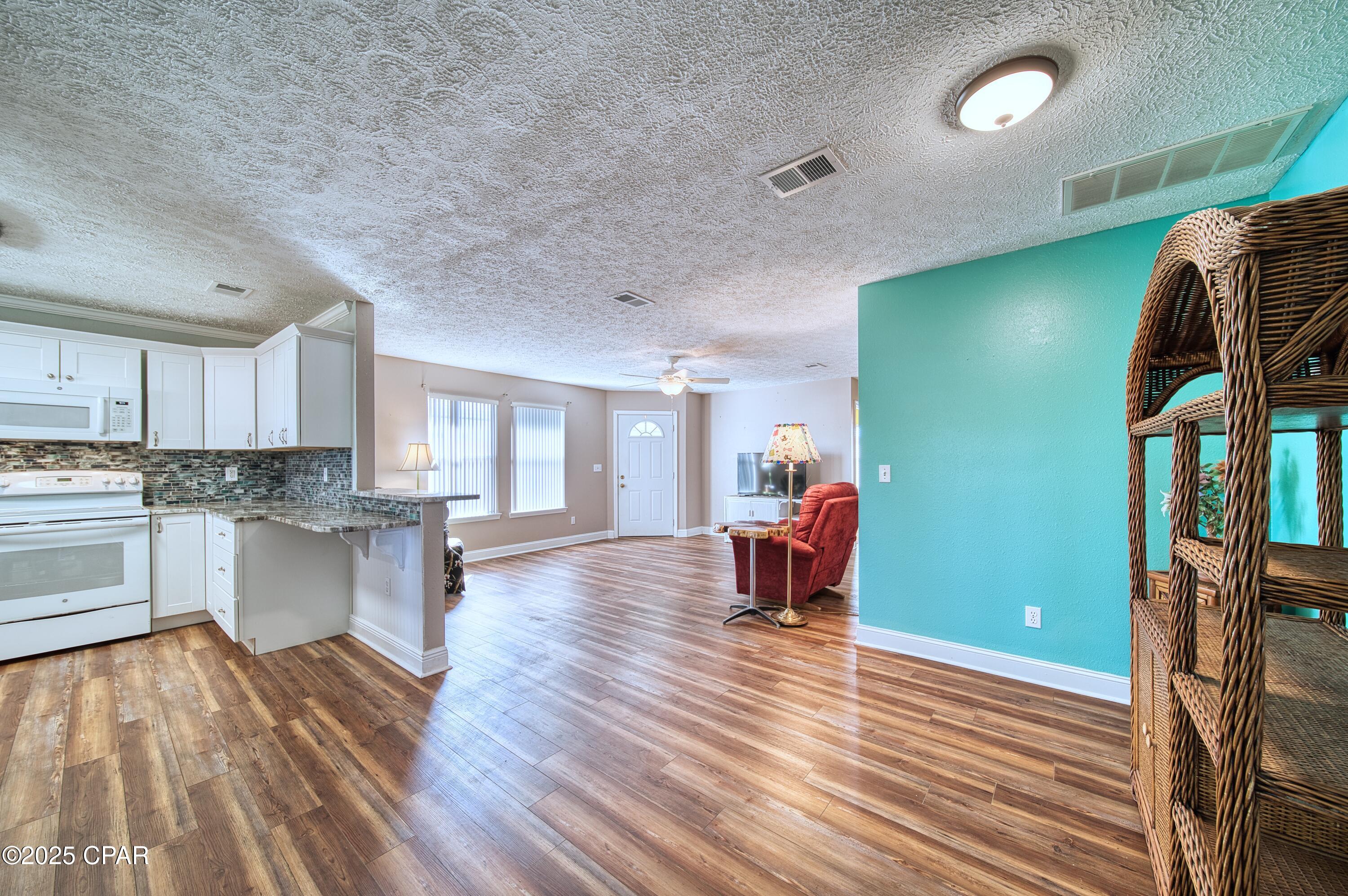 Pine Tree Place Unit 1 - Residential