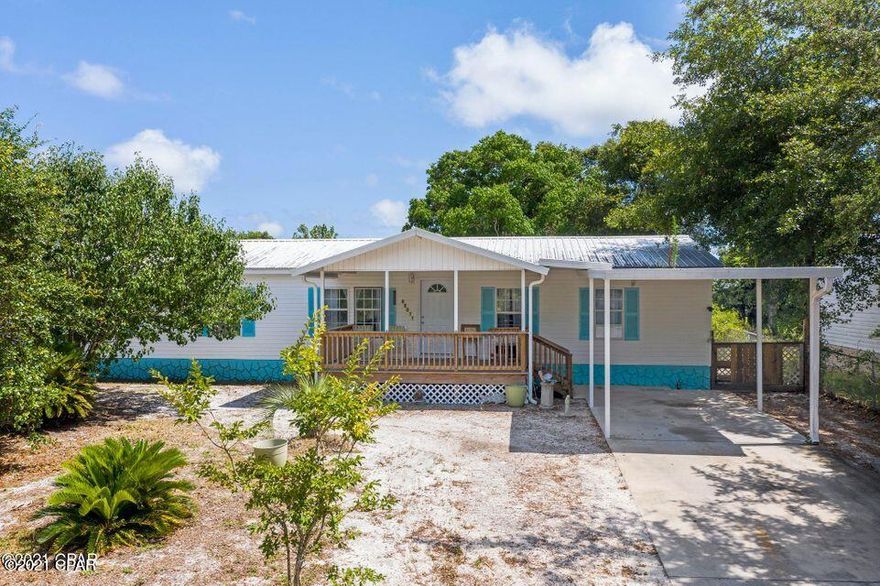 Just a couple of minutes from the beach and  short walk to Lake Powell, this furnished 3 bed, 2.5 bath home is move in ready!  Pets considered with pet fee. $200 pest control and $300 cleaning fee due at movie in.



No application fee. Background check required.