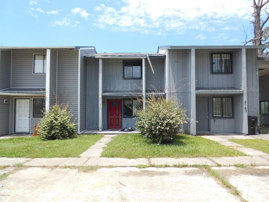 Looking for something to work on and flip or rent . This is it/ 2 bedrooms , 1 1/2 baths.

 

 Close to everything. Some damage, has already been   mold mitigated. ready to redo.