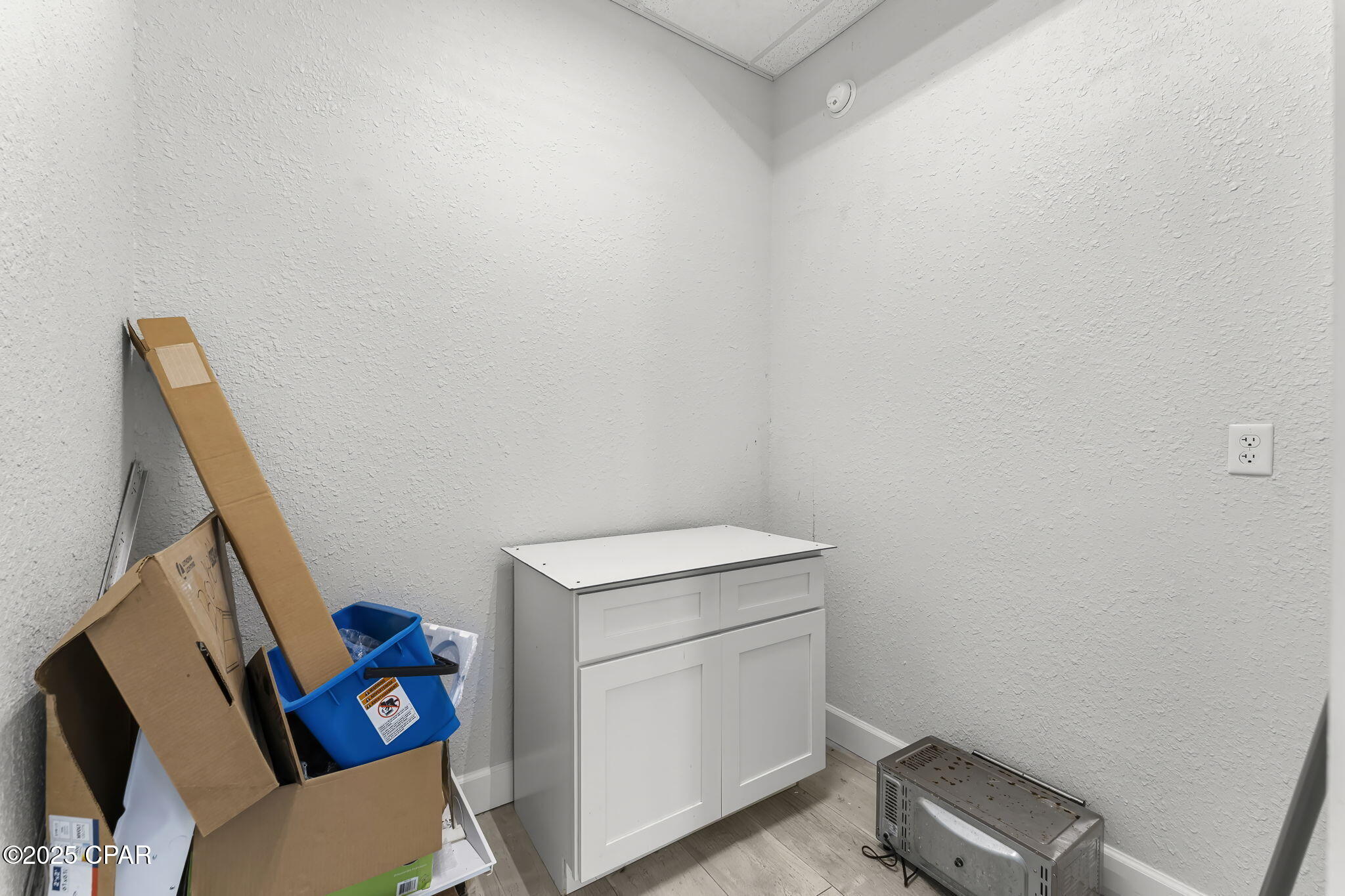 Bay Co Land 1st Add - Commercial Lease