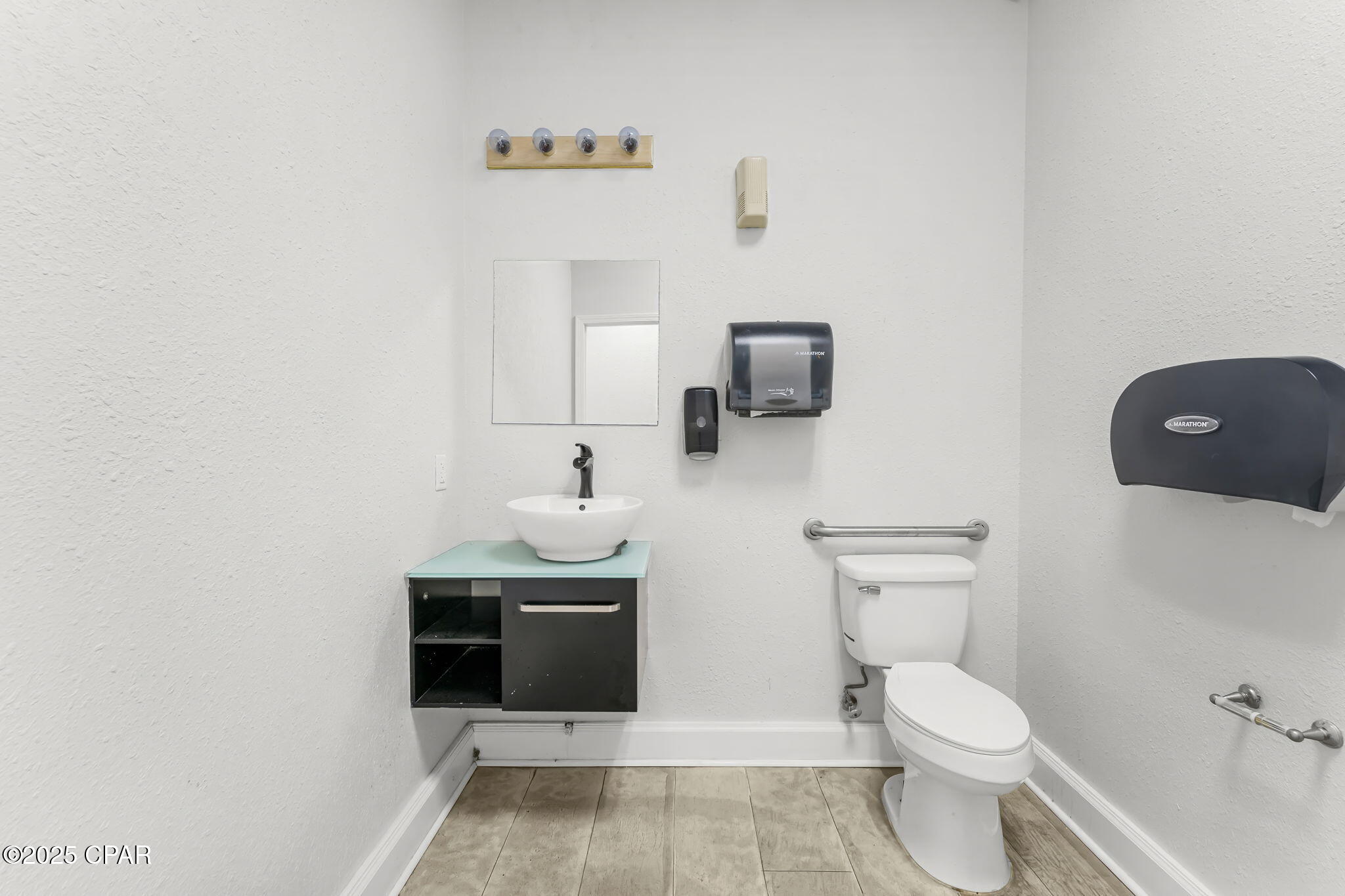 Bay Co Land 1st Add - Commercial Lease