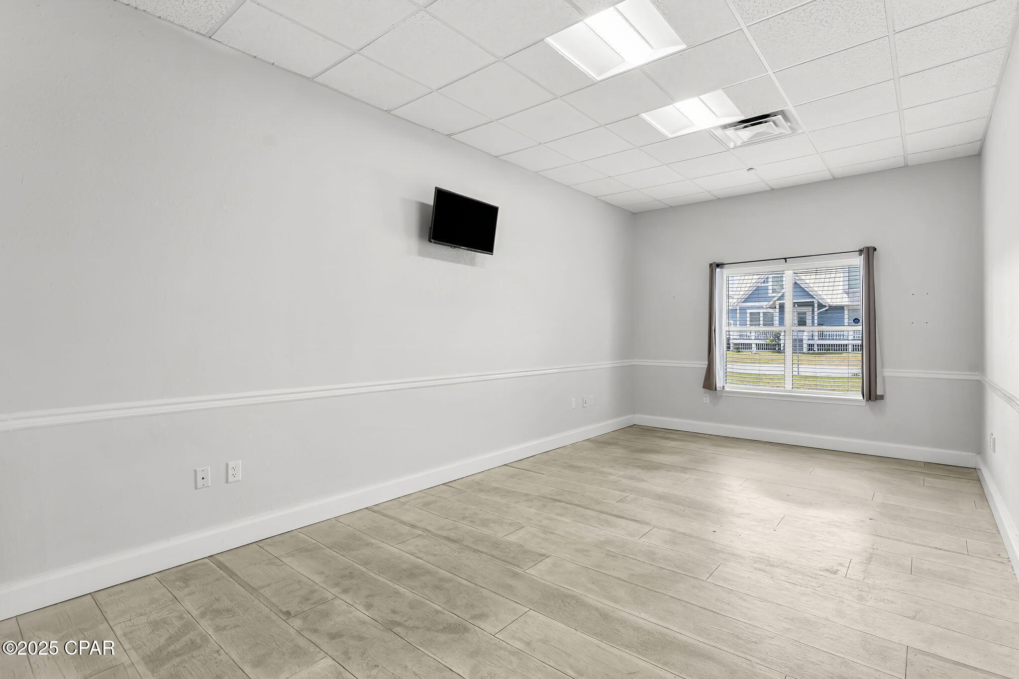 Bay Co Land 1st Add - Commercial Lease