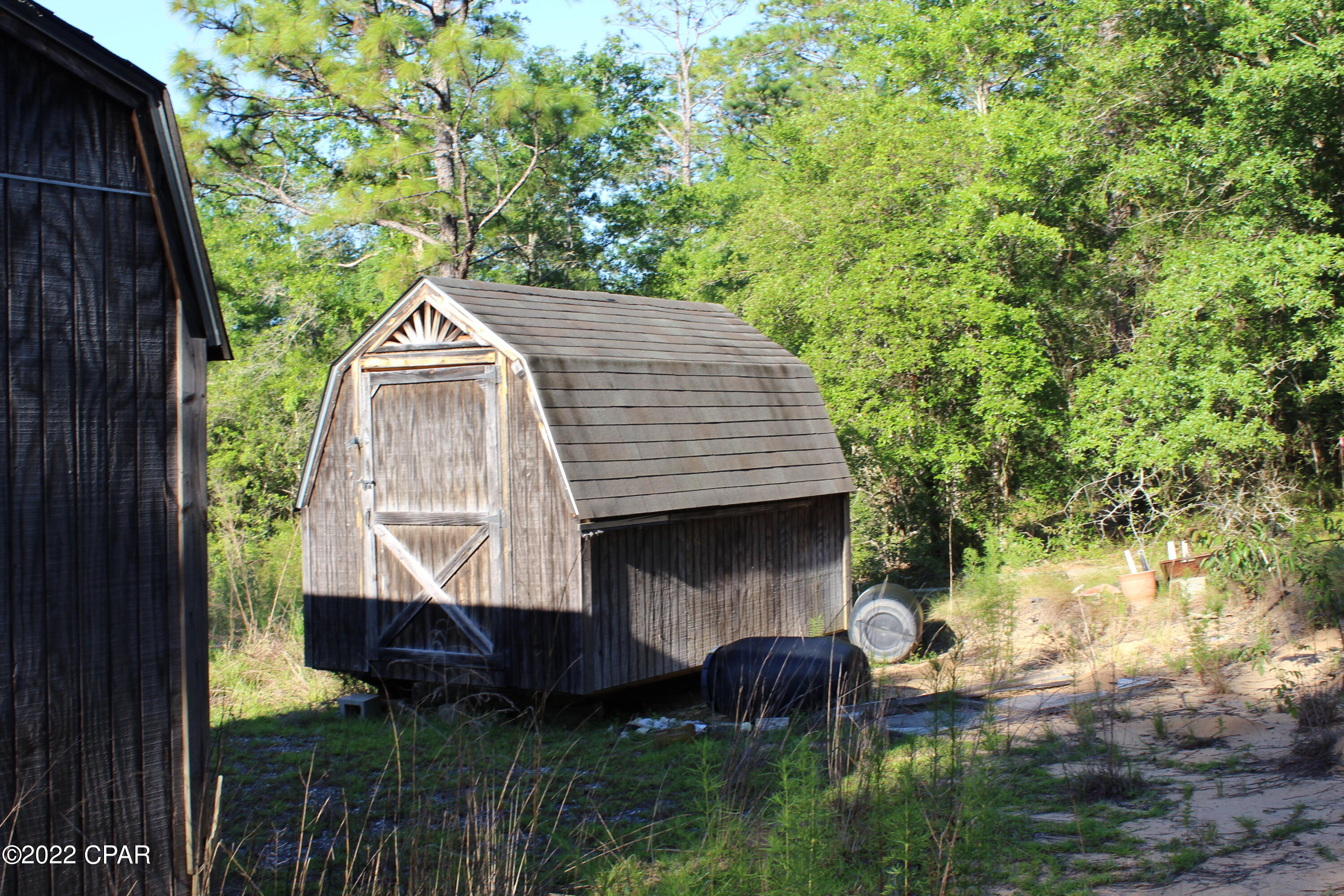 Paradise Lakes - Land