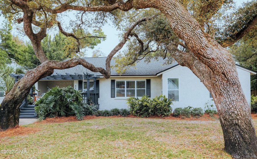 This large 3-bedroom 2 bath updated Cove home offers formal living and dining rooms, large family room with cathedral ceilings and wood burning fireplace.  The kitchen was just remodeled along with the 2nd/guest bath.  Enjoy swimming in the in-ground pool or playing with the kids in fully landscaped yard. The Cove is walking distance to downtown, golf cart friendly and just a short ride to the Saturday morning downtown farmer's market.

If you need space and are looking for a move-in ready home, make sure to add this to the must-see list.