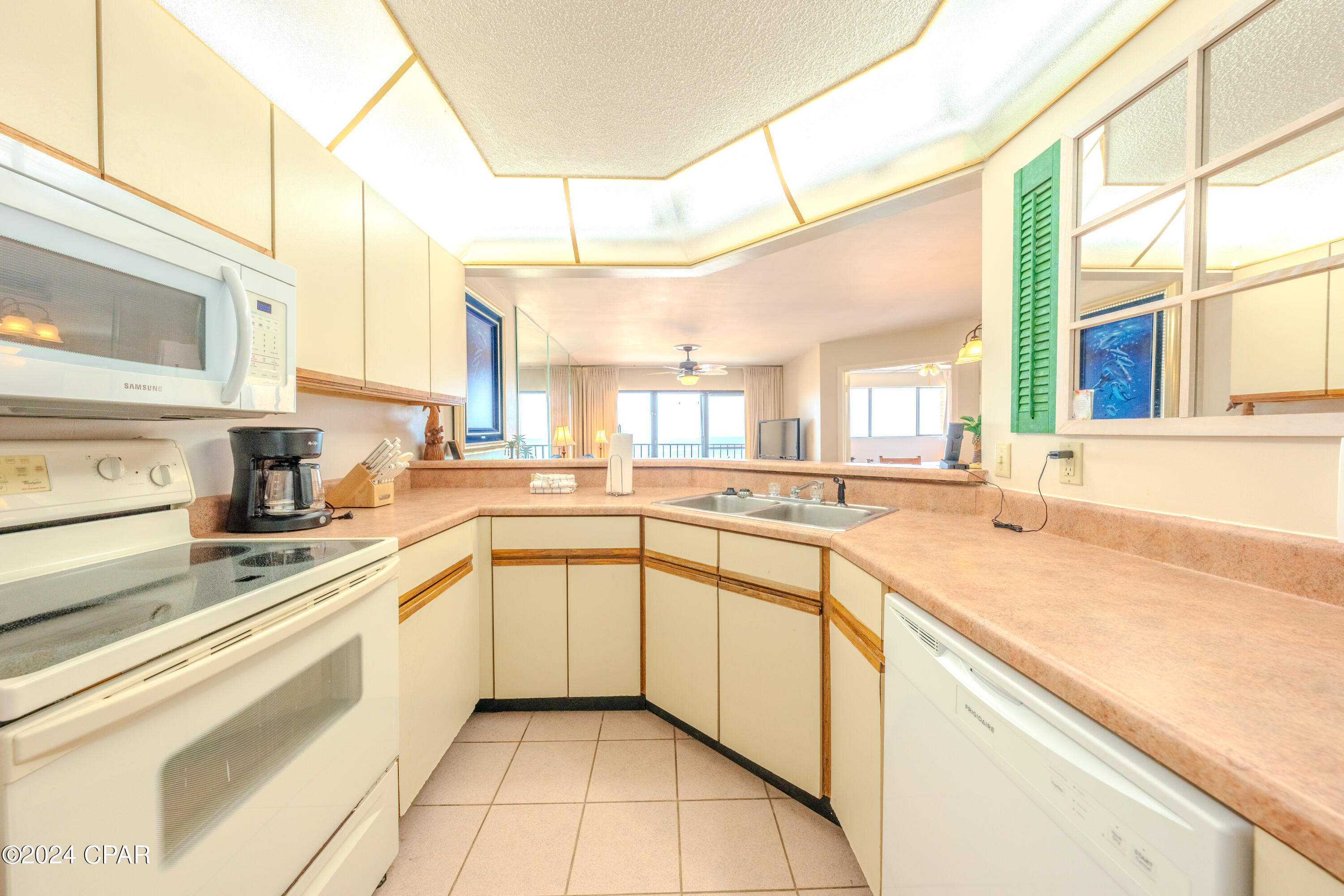 Summerhouse Condo. - Residential