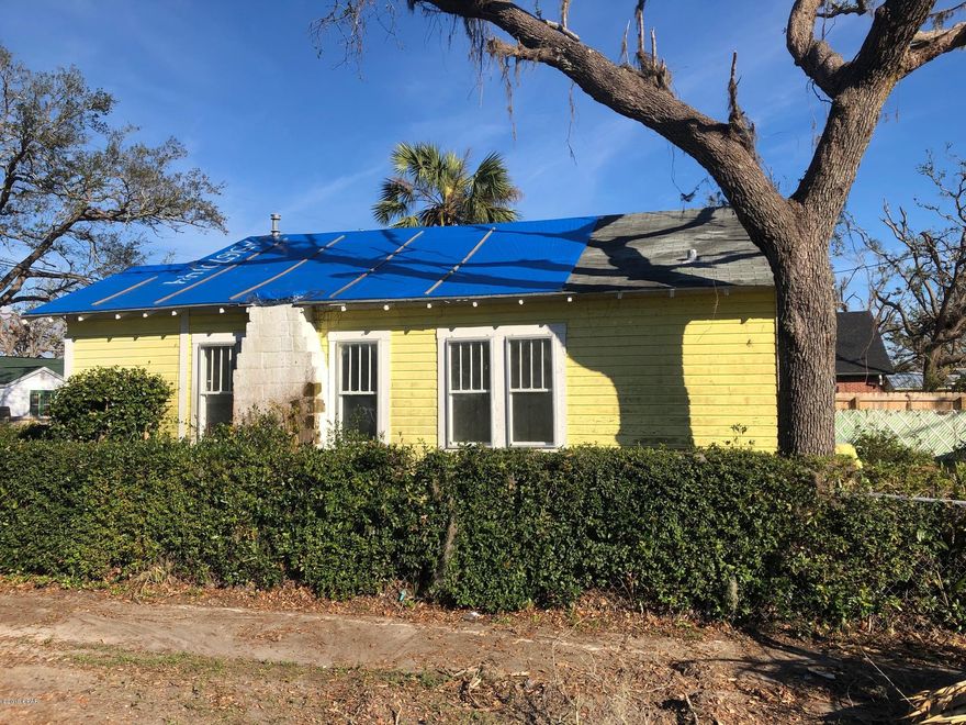 Liquidation of corporate-owned investment property.   This Hurricane Michael damaged home sustained very minor interior damage.  Needs roof and some other repairs/updating.  Price to sell quickly ''as is.'' Cash buyer only. Tree removal has been completed. 



Buyer must agree to use Omega Title and seller's form contract with addendum.